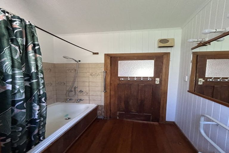 Photo of property in 28 Burrows Avenue, Karori, Wellington, 6012