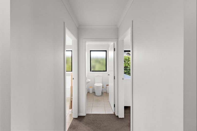 Photo of property in 31 Chestnut Close, Kelvin Grove, Palmerston North, 4414