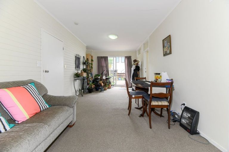Photo of property in 59 Sunset Road, Totara Vale, Auckland, 0632