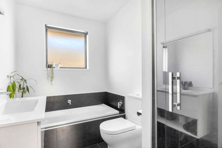Photo of property in 1 Rehua Place, Waiwhakaiho, New Plymouth, 4312