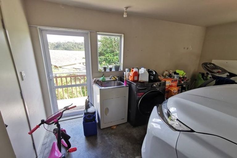 Photo of property in 80a Lynn Road, Bayview, Auckland, 0629