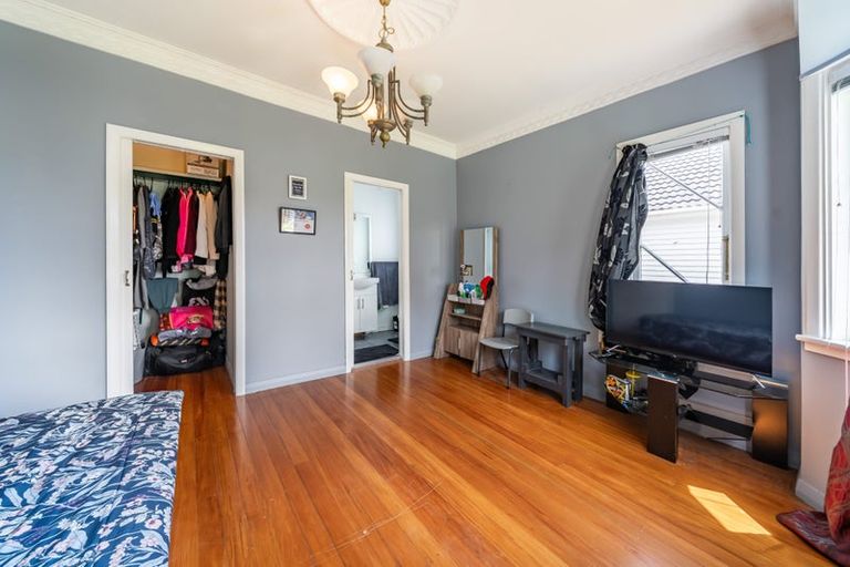 Photo of property in 22 Saint Ronans Avenue, Waterloo, Lower Hutt, 5011