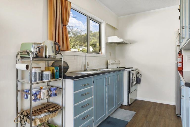 Photo of property in 115f2 Queens Drive, Lyall Bay, Wellington, 6022