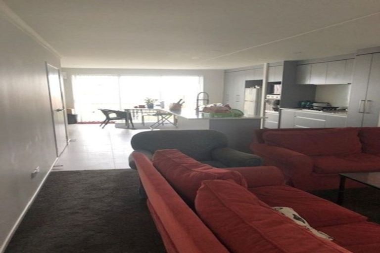 Photo of property in 35 Soaring Bird Drive, Takanini, 2112