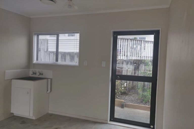 Photo of property in 2/65 Golf Road, New Lynn, Auckland, 0600