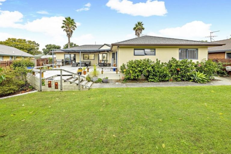 Photo of property in 13 Longford Park Drive, Takanini, 2112