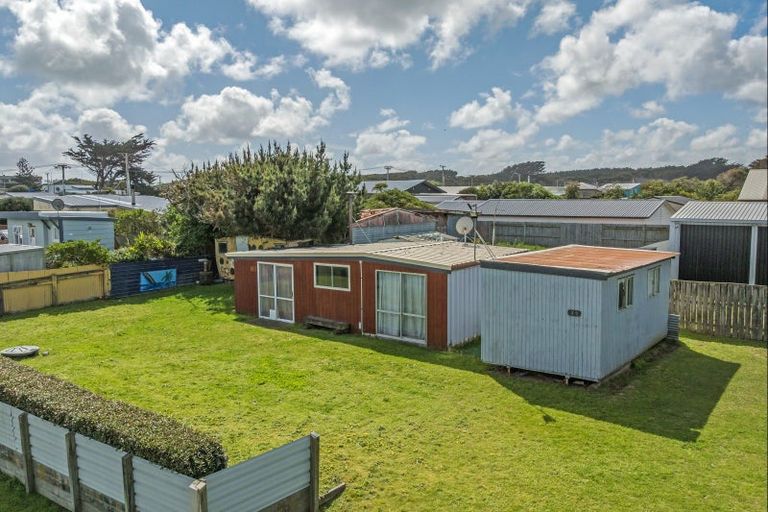 Photo of property in 25 Himatangi Street, Himatangi Beach, Foxton, 4891