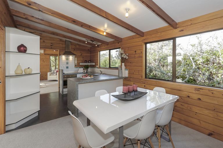 Photo of property in 16 Riverview Road, New Lynn, Auckland, 0600