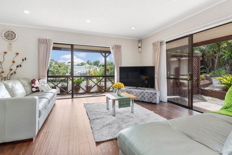 Photo of property in 16 Mako Street, West Harbour, Auckland, 0618