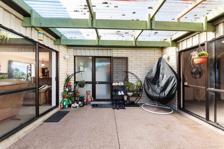 Photo of property in 102 Marina View Drive, West Harbour, Auckland, 0618
