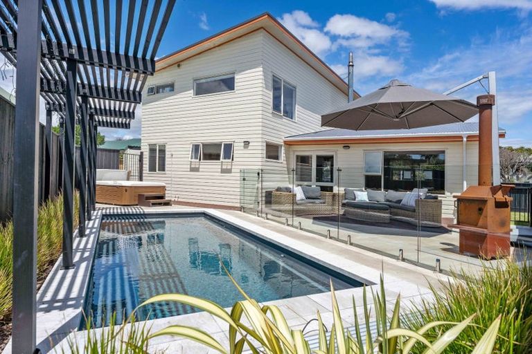 Photo of property in 1 Frances Street, Waikanae Beach, Waikanae, 5036