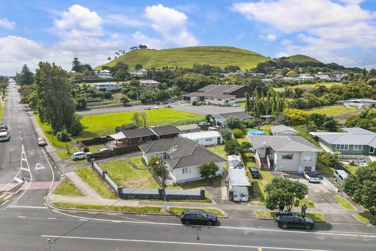 Photo of property in 107 Taylor Road, Mangere Bridge, Auckland, 2022