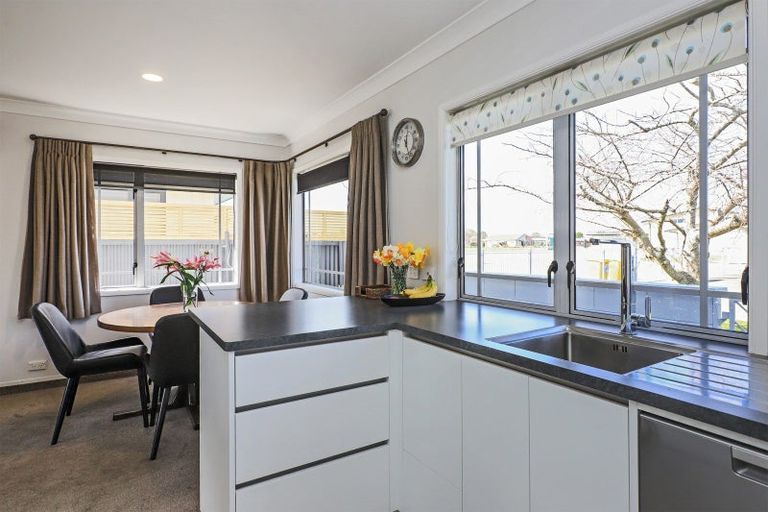 Photo of property in 36a Anzac Avenue, Onekawa, Napier, 4110