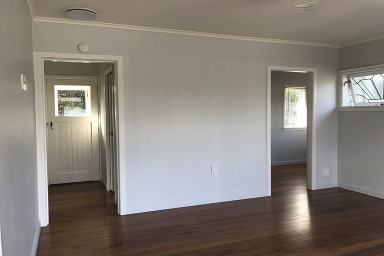 Photo of property in 48 Savoy Road, Glen Eden, Auckland, 0602