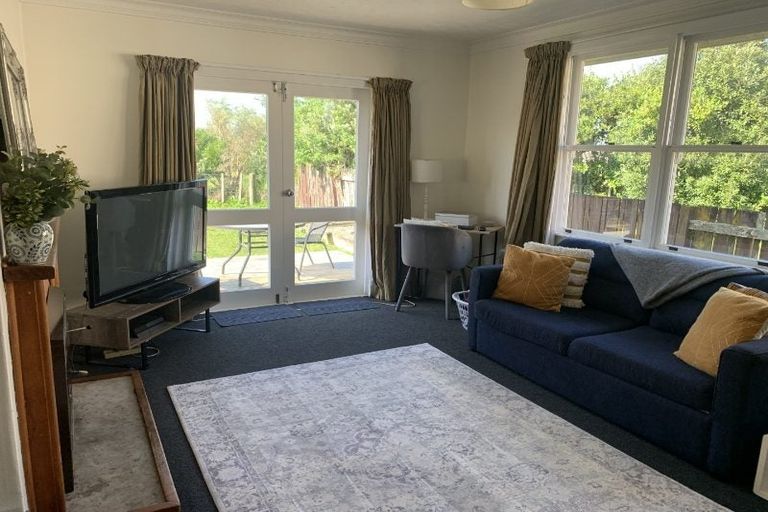 Photo of property in 21 Perrin Place, Kelvin Grove, Palmerston North, 4414