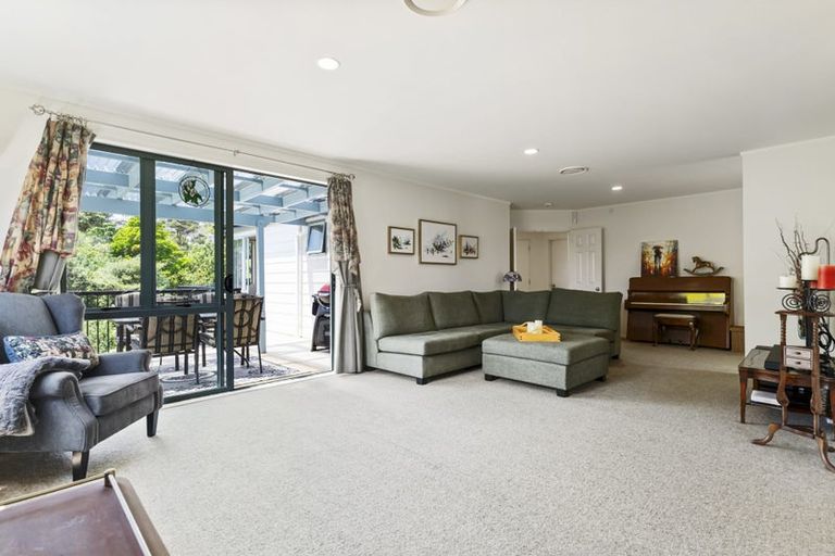 Photo of property in 16 Landsdale Place, Massey, Auckland, 0614