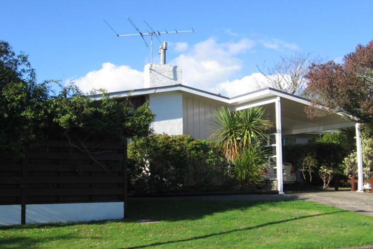 Photo of property in 9 Chudleigh Grove, Churton Park, Wellington, 6037
