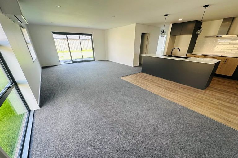 Photo of property in 32 Eileen Way, Rolleston, 7615