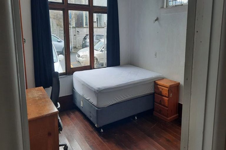 Photo of property in 11 Edge Hill, Mount Victoria, Wellington, 6011