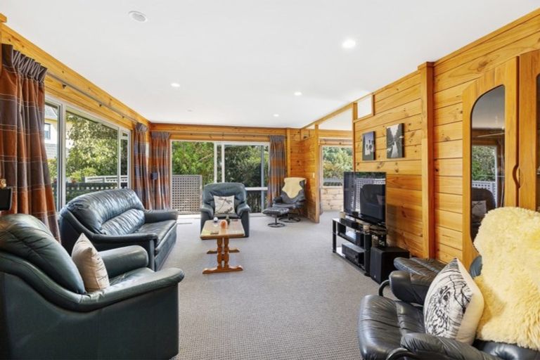 Photo of property in 9 Samwell Drive, Whitby, Porirua, 5024