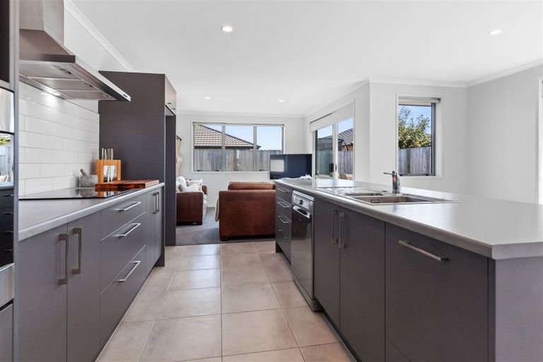 Photo of property in 10 Oka Street, Papamoa Beach, Papamoa, 3118