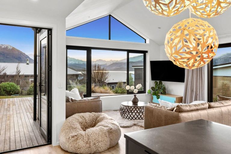 Photo of property in 39 Farrant Drive, Wanaka, 9305