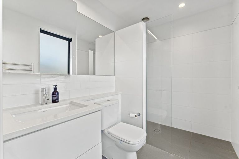 Photo of property in 206 Hobsonville Point Road, Hobsonville, Auckland, 0616