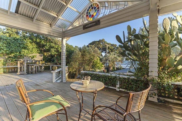 Photo of property in 42 Octavius Place, New Plymouth, 4312