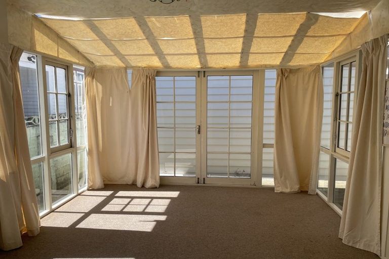 Photo of property in 72 Miro Street, Miramar, Wellington, 6022