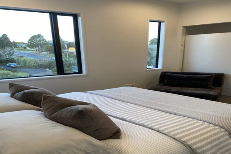 Photo of property in 35 Lewis Road, Pakuranga, Auckland, 2010