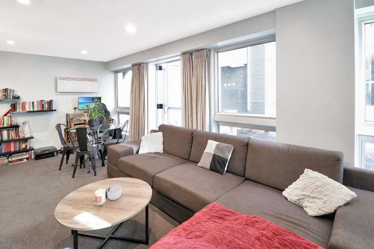 Photo of property in Terrace Heights Apartments, 2g/163 The Terrace, Wellington Central, Wellington, 6011