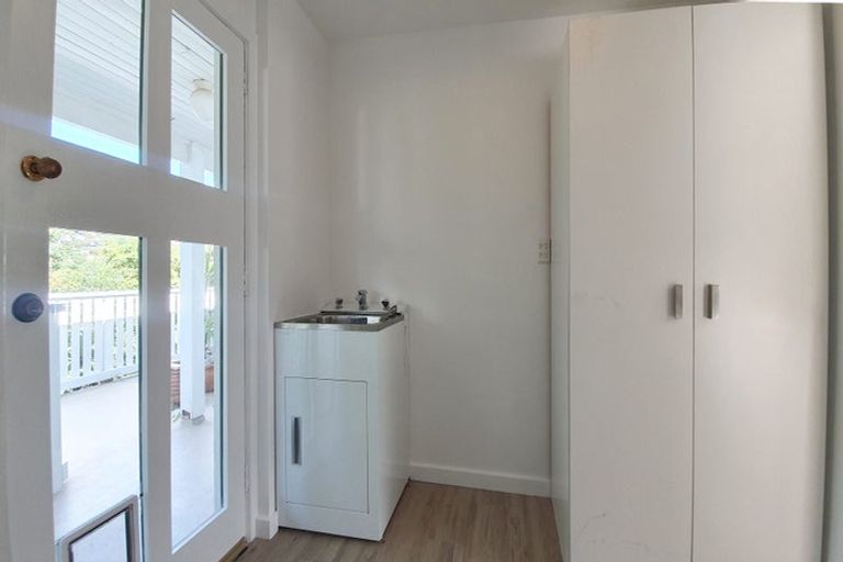 Photo of property in 2 Hawkhurst Road, Lyttelton, 8082