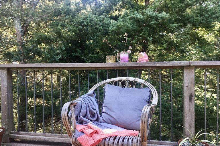 Photo of property in 4 Tranquil Glade, Hillcrest, Auckland, 0627