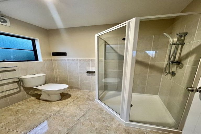 Photo of property in 5 Maidstone Place, Oteha, Auckland, 0632