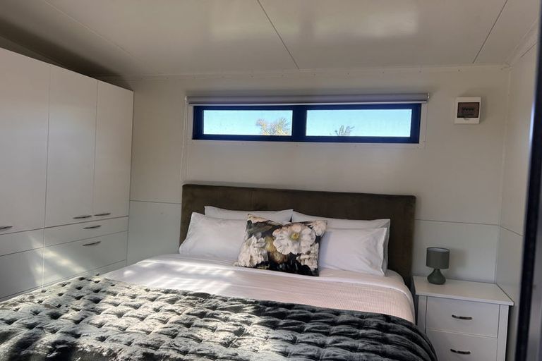 Photo of property in 36b Renata Crescent, Te Atatu Peninsula, Auckland, 0610