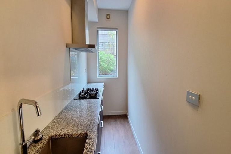 Photo of property in 8 Bintulu Place, Fairview Heights, Auckland, 0632