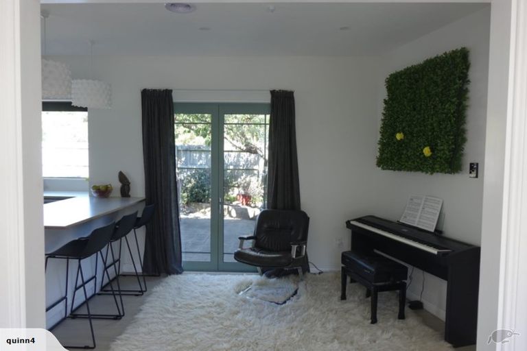 Photo of property in 54e Hungerford Road, Houghton Bay, Wellington, 6023