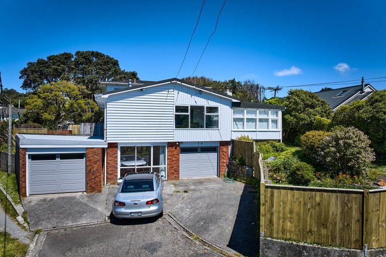 Photo of property in 18a Robert Street, Newlands, Wellington, 6037