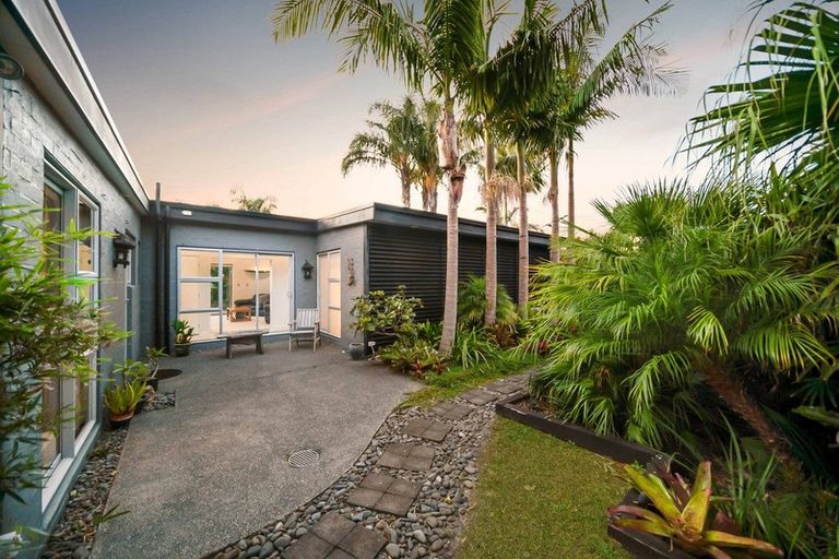 Photo of property in 269 Kaipara Road, Papakura, 2582