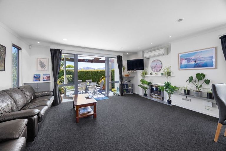 Photo of property in 9 Meadowbrook Place, Wanaka, 9305