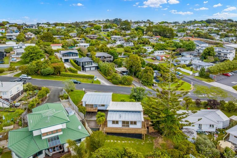 Photo of property in 2a Holiday Road, Stanmore Bay, Whangaparaoa, 0932