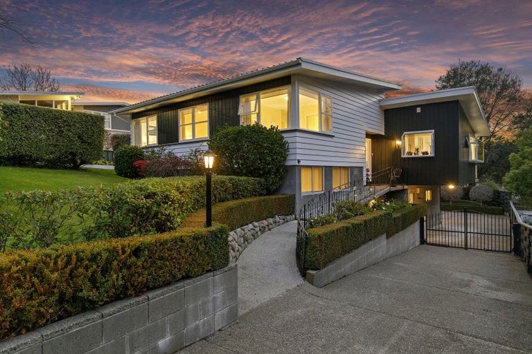 Photo of property in 4 Harewood Grove, Pinehaven, Upper Hutt, 5019