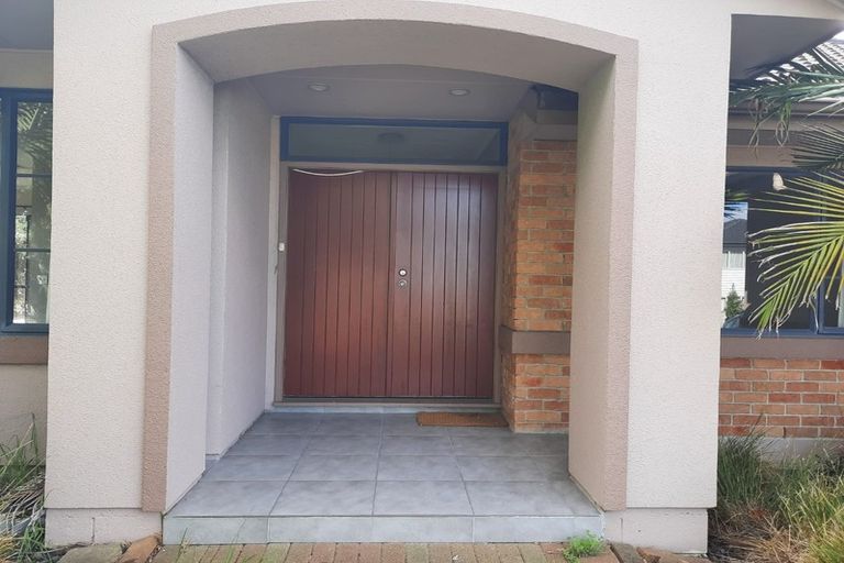 Photo of property in 4 Middlefield Drive, East Tamaki Heights, Auckland, 2016