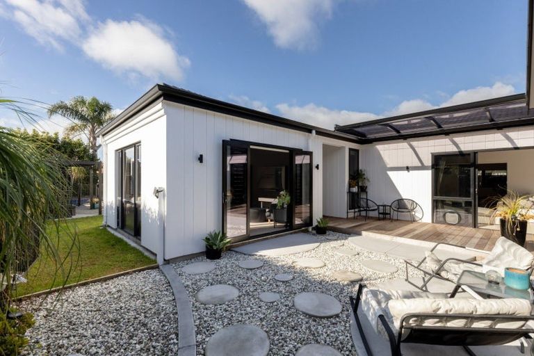 Photo of property in 5 Piha Close, Papamoa Beach, Papamoa, 3118