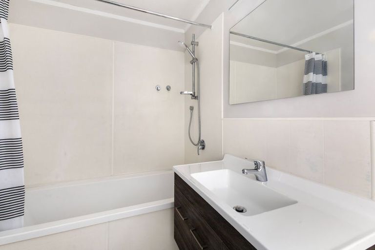 Photo of property in 9 Ambury Place, Merrilands, New Plymouth, 4312