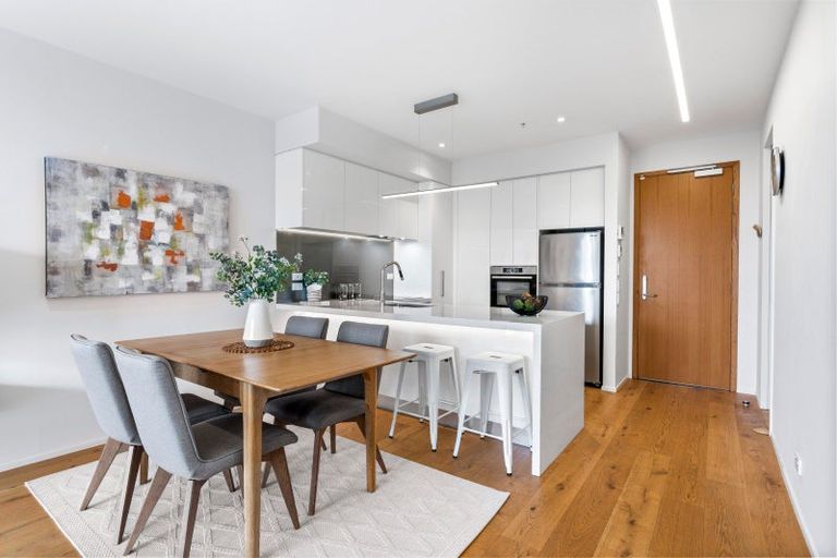 Photo of property in 6/585g Beach Road, Rothesay Bay, Auckland, 0630