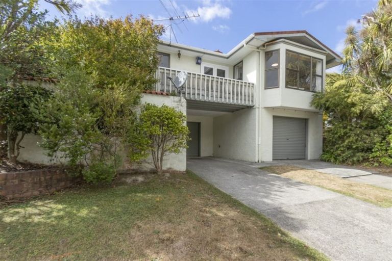 Photo of property in 96 Churton Drive, Churton Park, Wellington, 6037