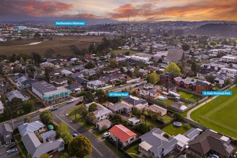 Photo of property in 69 Taikata Road, Te Atatu Peninsula, Auckland, 0610