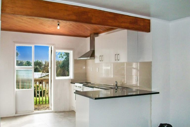 Photo of property in 95 Matipo Road, Te Atatu Peninsula, Auckland, 0610