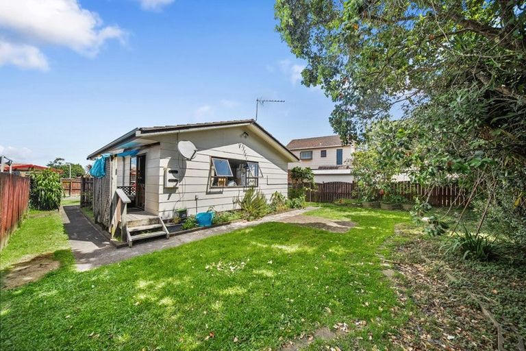 Photo of property in 2/397 Roscommon Road, Clendon Park, Auckland, 2103